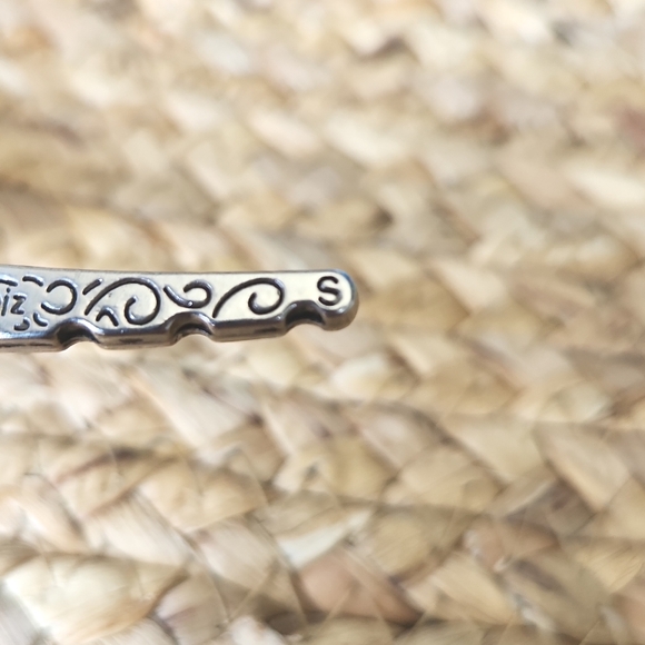 White and silver Lillarose size small flexi clip. - Picture 3 of 5